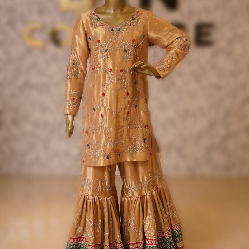 Iqra Aziz – Golden Gharara