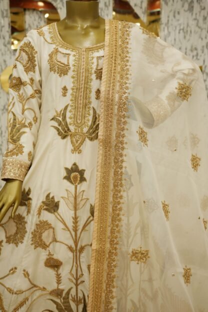 Sara Ali Khan "Nureh Pearl White Pishwas" — image 4