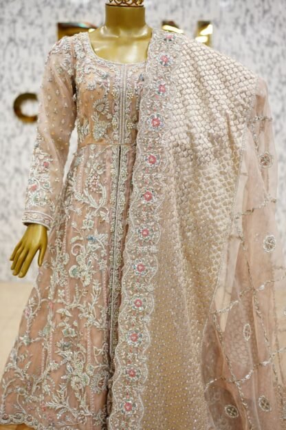 Zarnigar Tail Lehenga — image 9