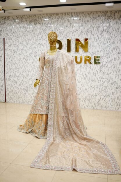 Zarnigar Tail Lehenga — image 10