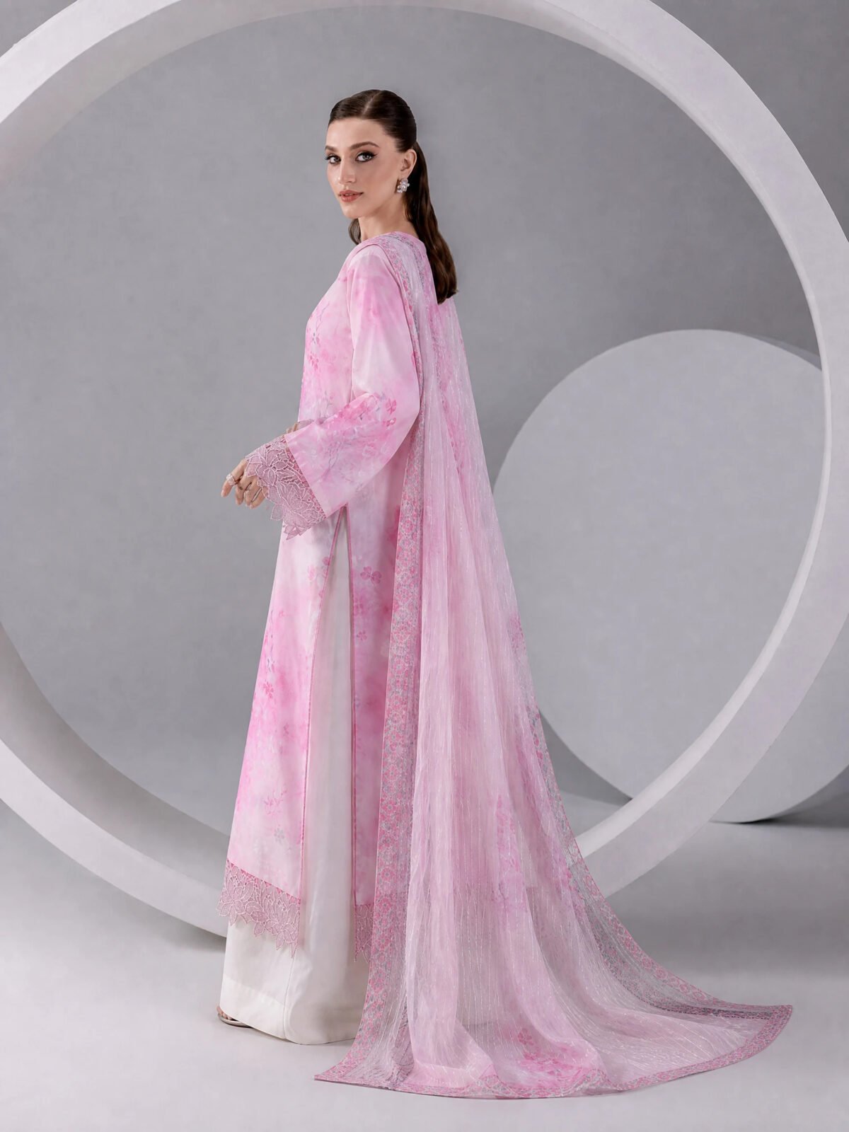 Pose 6 — 3/4 Side Glance