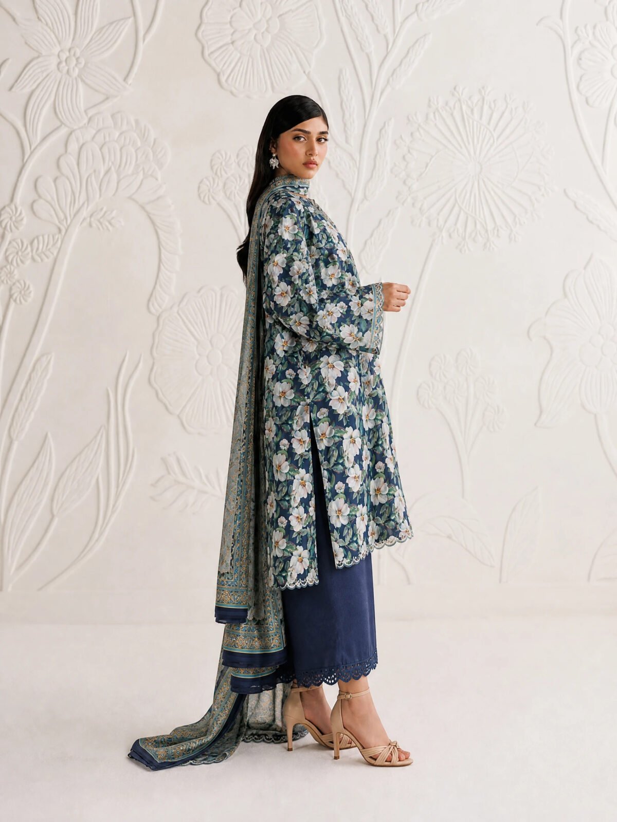 Pose 2 — 45° Side Profile
