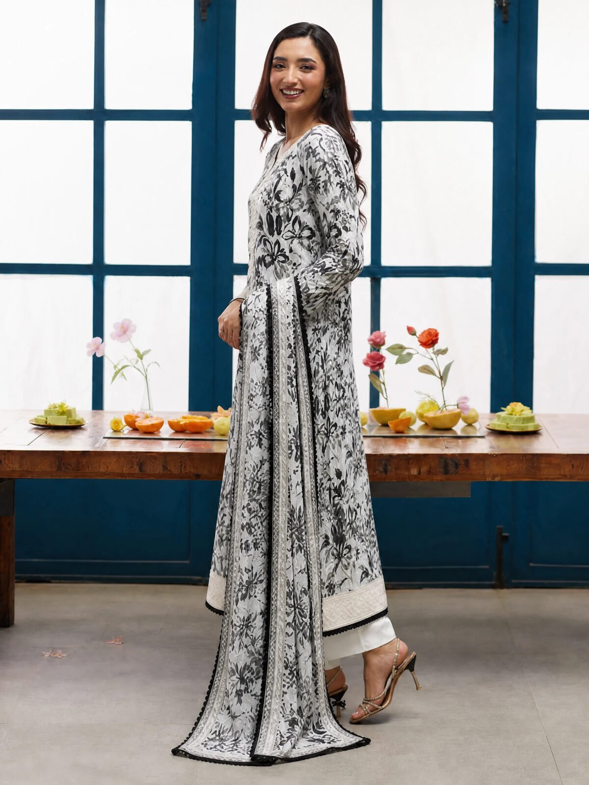 Pose 2 — 45° Side Profile