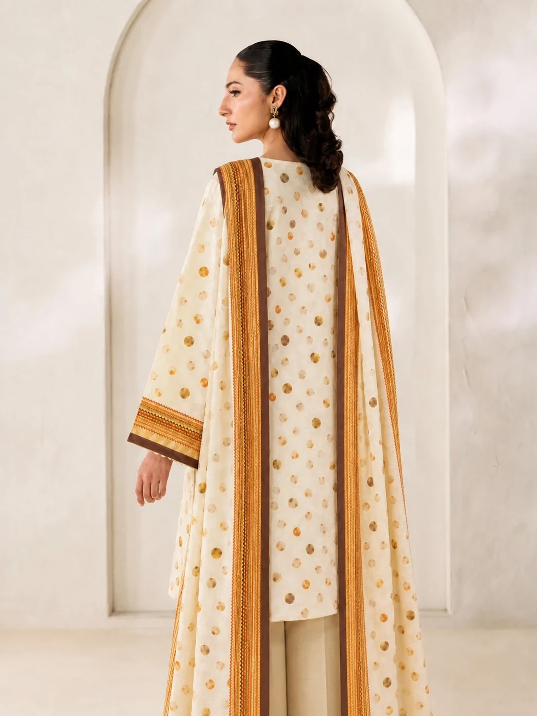 Pose 2 — 45° Side Profile